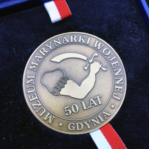 Medal Rocznicowy " 50 Lat Muzeum Marynarki Wojennej Gdynia" - brąz